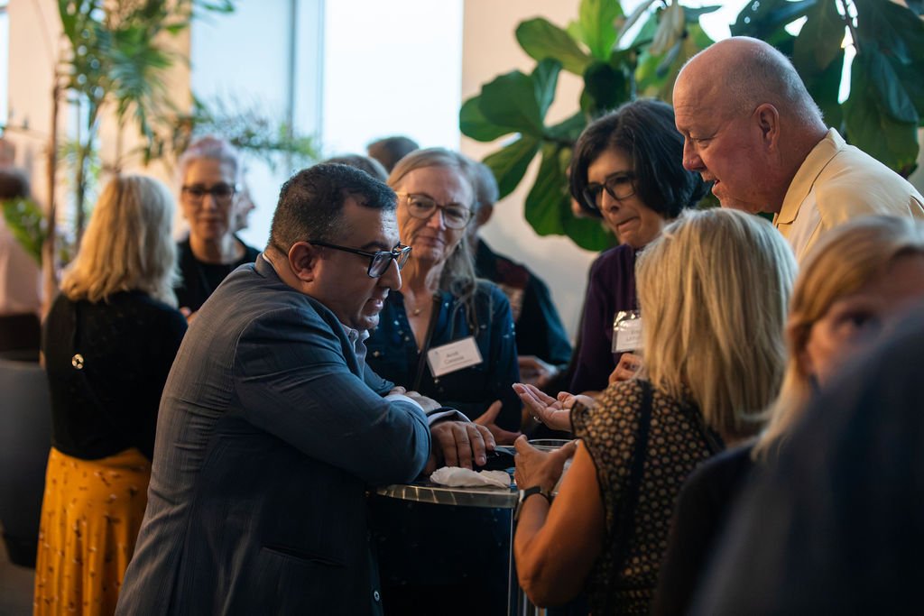 Interactive Strolling Reception Mentalism