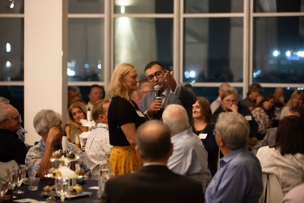 Spontaneous Audience Volunteer Interaction